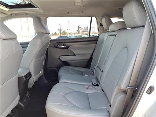 2025 Toyota Highlander Hybrid XLE