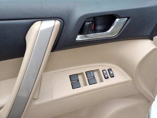 2013 Toyota Highlander SE