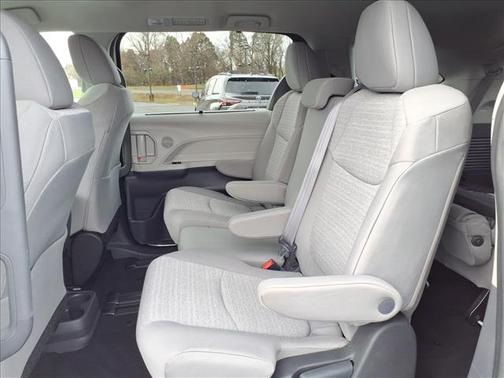 2022 Toyota Sienna LE