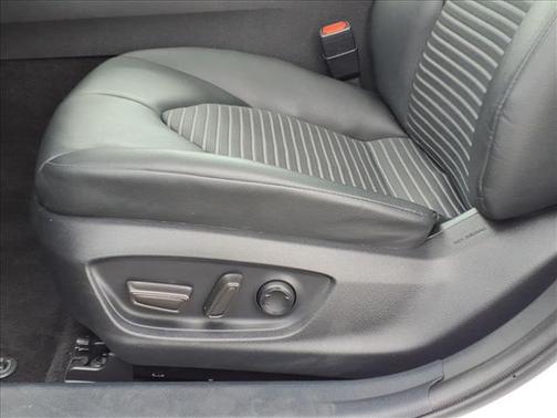 Ice Cap 2024 Toyota Camry SE