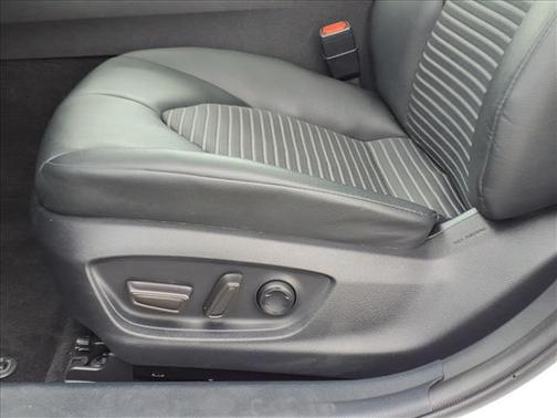 Ice Cap 2024 Toyota Camry SE