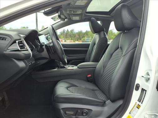 Ice Cap 2024 Toyota Camry SE
