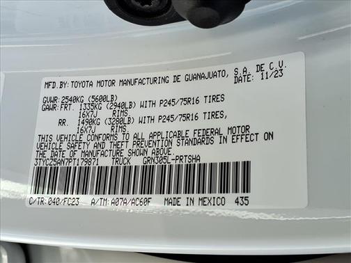 Ice Cap 2023 Toyota Tacoma SR5