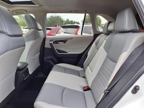 2022 Toyota RAV4 Hybrid XLE Premium