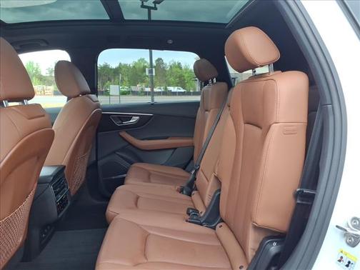 Glacier White Metallic 2023 Audi Q7 45 Premium Plus