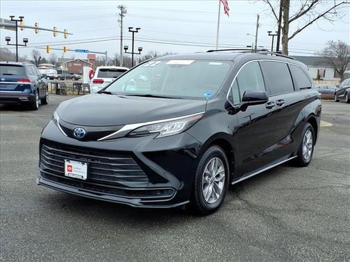 2022 Toyota Sienna LE