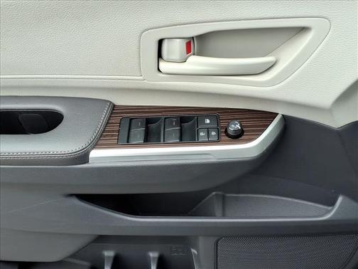 2022 Toyota Sienna LE