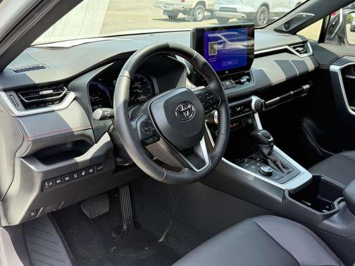 Wind Chill Pearl/Midnight Black Metallic 2025 Toyota RAV4 Hybrid SE