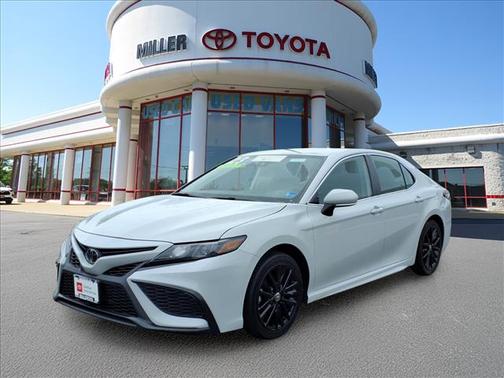 Ice Edge 2023 Toyota Camry SE