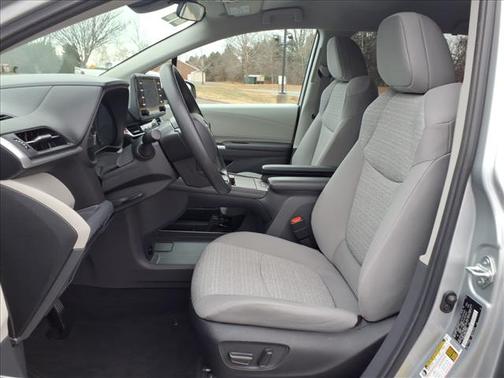 2022 Toyota Sienna LE