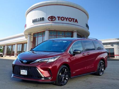 2021 Toyota Sienna XSE 7 Passenger