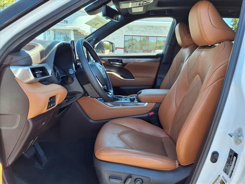 2022 Toyota Highlander Platinum