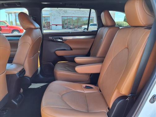 2022 Toyota Highlander Platinum