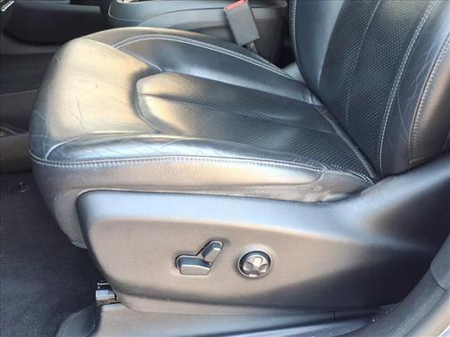 Billet Silver Metallic Clearcoat 2018 Chrysler Pacifica Touring-L