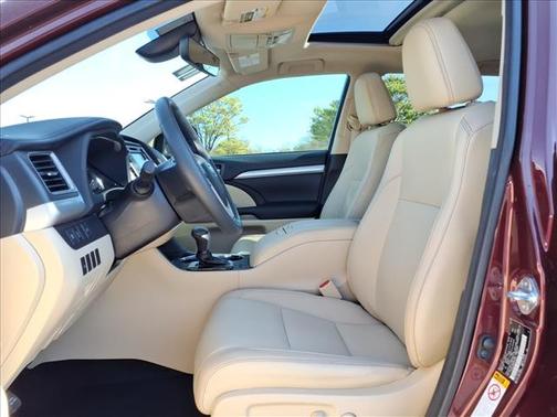 Ooh La La Rouge Mica 2017 Toyota Highlander XLE