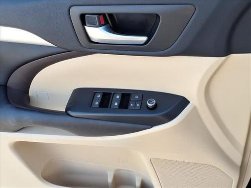 Ooh La La Rouge Mica 2017 Toyota Highlander XLE