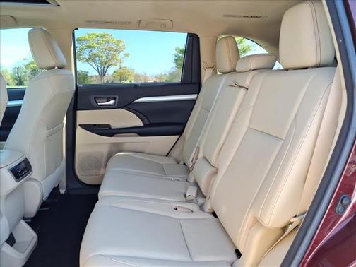 Ooh La La Rouge Mica 2017 Toyota Highlander XLE