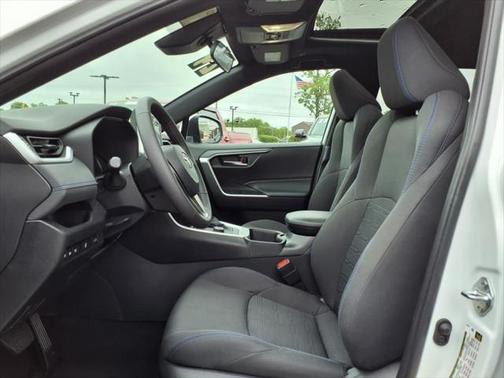 2024 Toyota RAV4 Hybrid SE