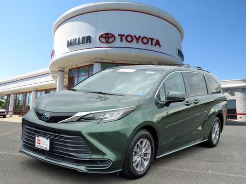 2022 Toyota Sienna LE