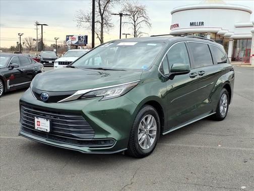 2022 Toyota Sienna LE