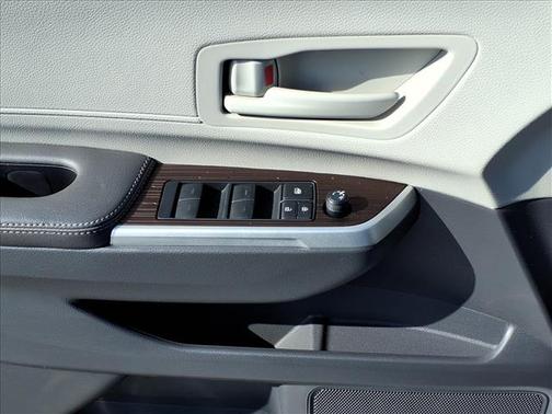 2022 Toyota Sienna LE