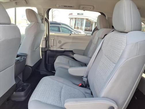 2022 Toyota Sienna LE