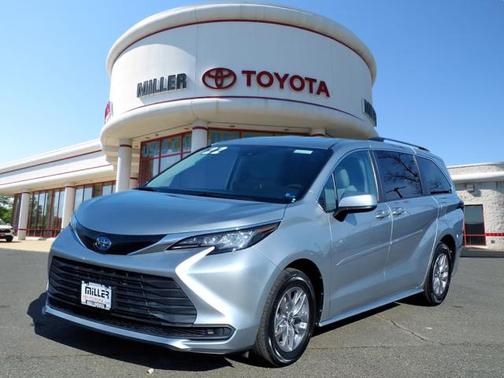 2022 Toyota Sienna LE