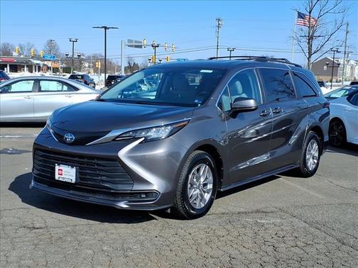 2022 Toyota Sienna LE