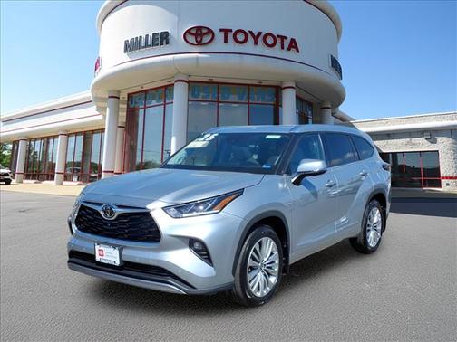 Celestial Silver Metallic 2025 Toyota Highlander Platinum