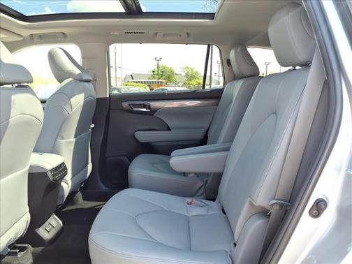Celestial Silver Metallic 2025 Toyota Highlander Platinum