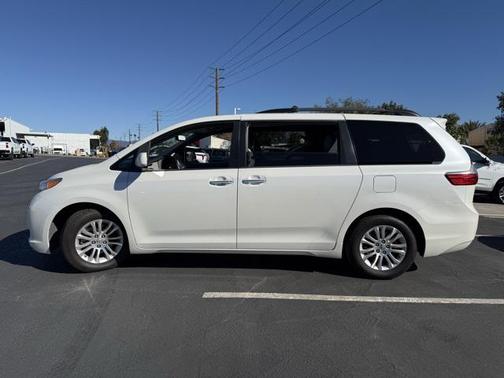 2015 Toyota Sienna XLE