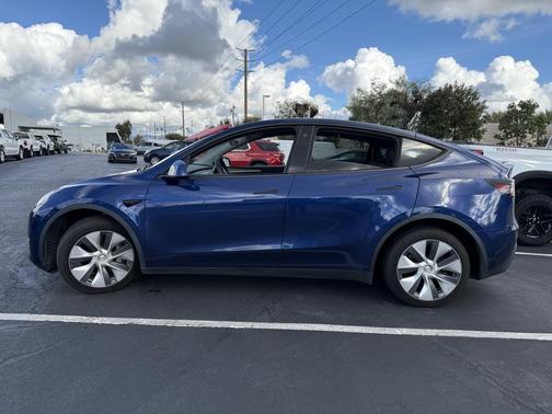 2023 Tesla Model Y Long Range Dual Motor All-Wheel Drive