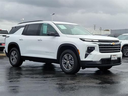 2025 Chevrolet Traverse LT