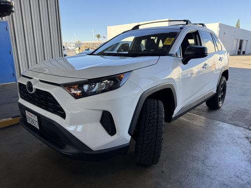2020 Toyota RAV4 LE