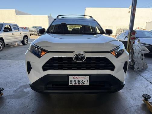 2020 Toyota RAV4 LE