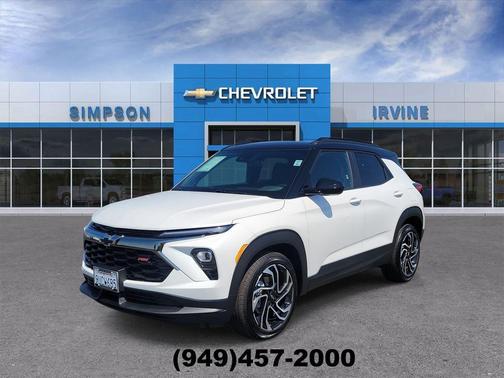 Iridescent Pearl Tricoat 2026 Chevrolet Trailblazer RS