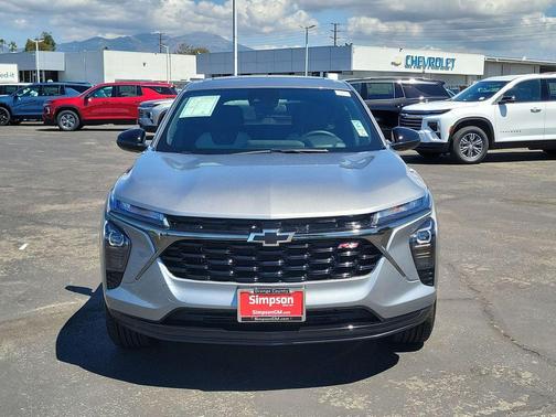 Sterling Gray Metallic 2025 Chevrolet Trax FWD 1RS