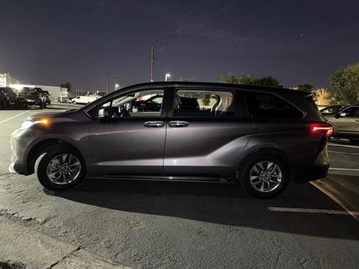 2022 Toyota Sienna XLE