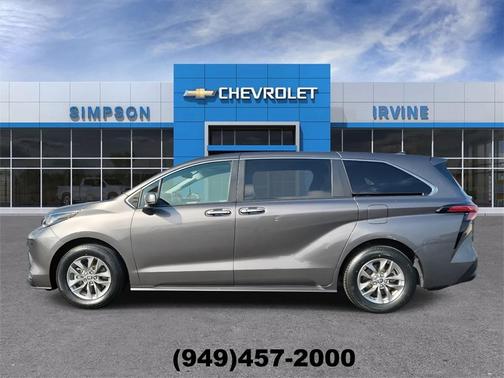 2022 Toyota Sienna XLE