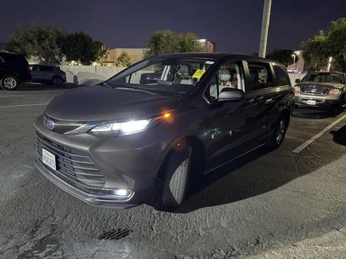 2022 Toyota Sienna XLE