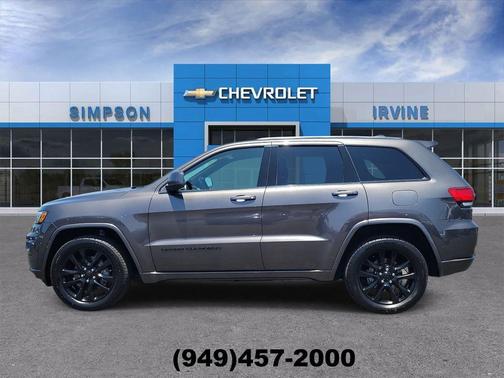Granite Crystal Metallic Clearcoat 2021 Jeep Grand Cherokee Laredo