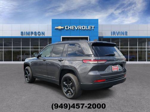 Baltic Gray Metallic Clearcoat 2023 Jeep Grand Cherokee Altitude