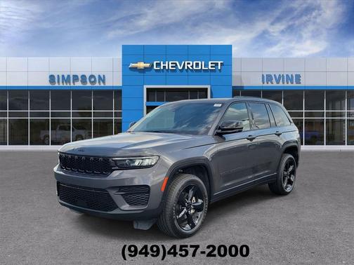Baltic Gray Metallic Clearcoat 2023 Jeep Grand Cherokee Altitude