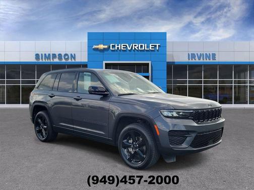 Baltic Gray Metallic Clearcoat 2023 Jeep Grand Cherokee Altitude