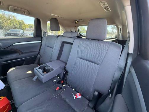 2015 Toyota Highlander LE