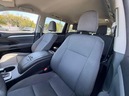 2015 Toyota Highlander LE