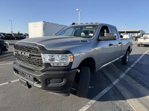 2022 RAM 2500 Tradesman Crew Cab 4x4 8' Box