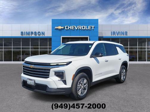 Summit White 2026 Chevrolet Traverse LT