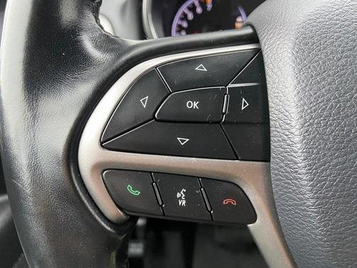 Photo 5 of 30 of 2020 Jeep Grand Cherokee Laredo