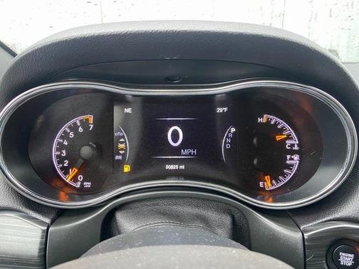 Photo 2 of 30 of 2020 Jeep Grand Cherokee Laredo